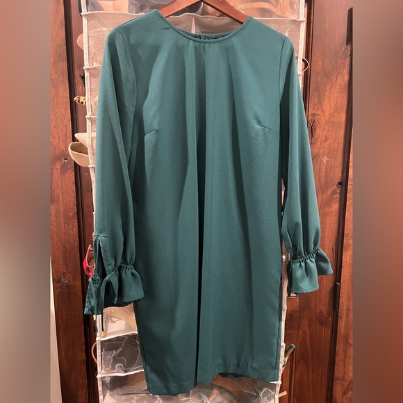 Banana Republic Dresses & Skirts - Banana Republic Forest Green Crepe Shift Dress with Tie Ruffle Cuffs 10